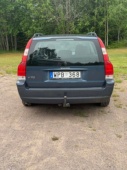 Volvo V70 2 of 4