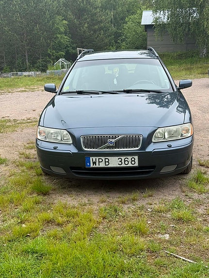 Volvo V70 3 of 4