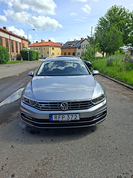 Volkswagen Passat 2 of 5