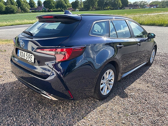 Toyota Corolla 4 of 5