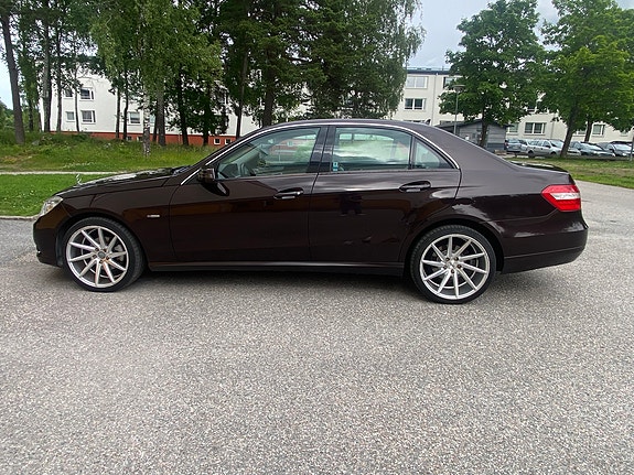 Mercedes-Benz E220 5 of 5