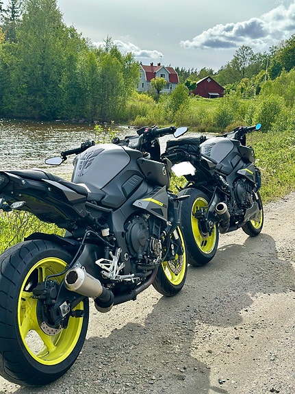 Yamaha MT-10 3 of 4