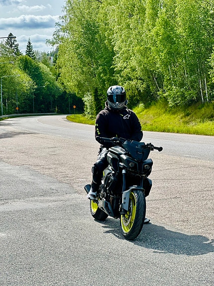 Yamaha MT-10 4 of 4