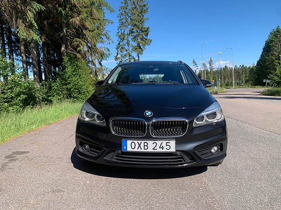 BMW 218i 3 of 7