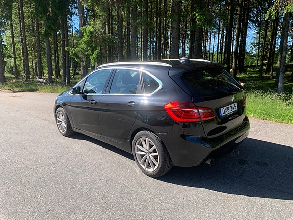 BMW 218i 2 of 7