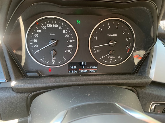 BMW 218i 4 of 7