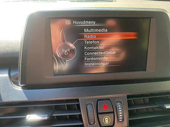 BMW 218i 5 of 7