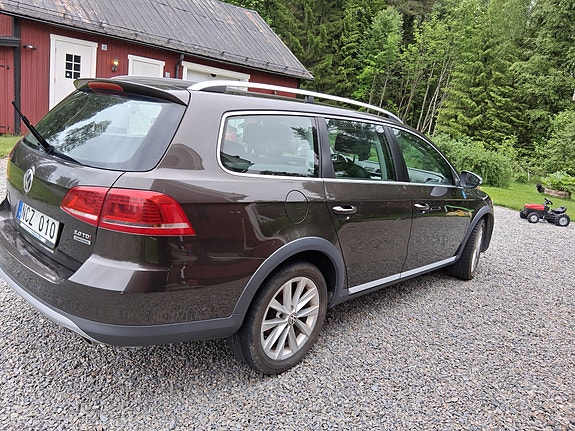 Volkswagen Passat Alltrack 3 of 3