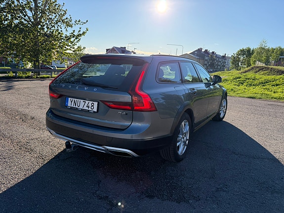 Volvo V90 Cross Country 4 of 5