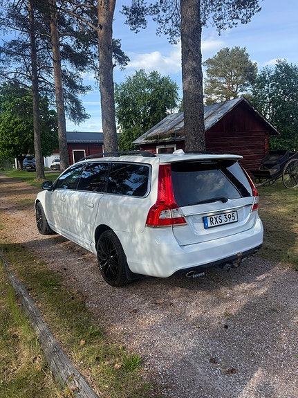 Volvo V70 2 of 5
