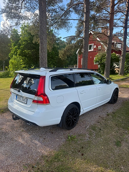 Volvo V70 3 of 5