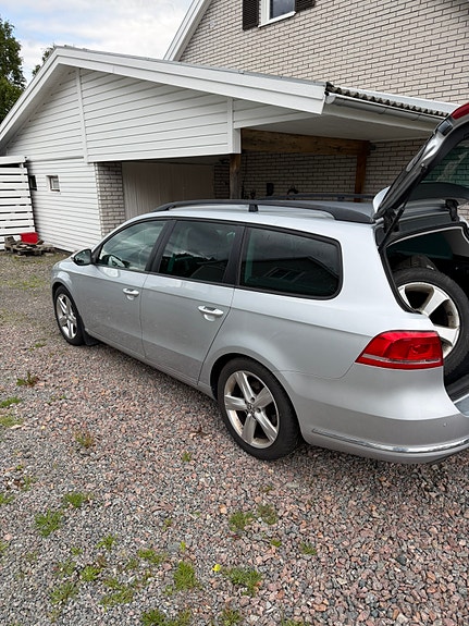 Volkswagen Passat 2 of 5