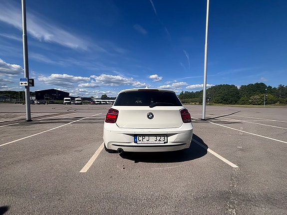 BMW 118d 4 of 5