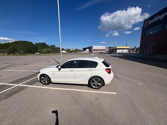 BMW 118d 3 of 5