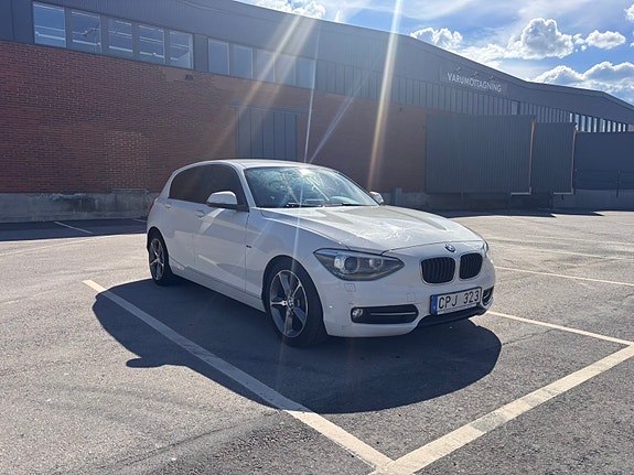 BMW 118d 2 of 5