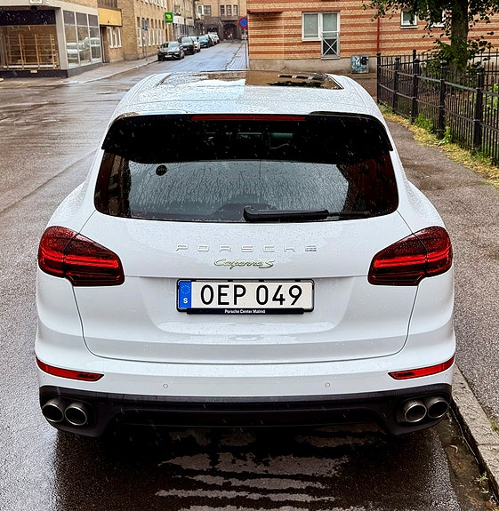 Porsche Cayenne S 5 of 5