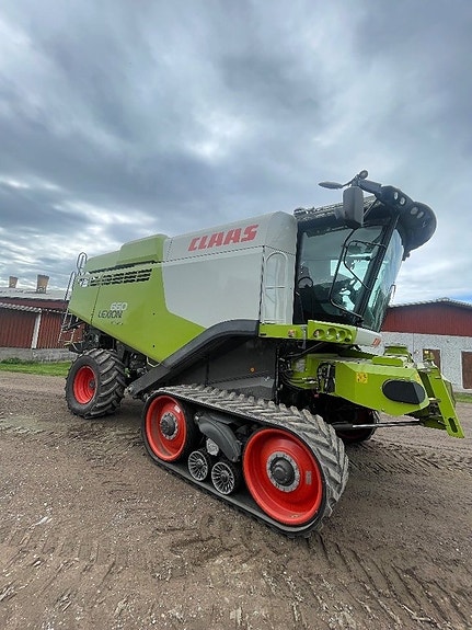 CLAAS Lexion 660 TT 2 of 5