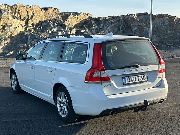 Volvo V70 3 of 5