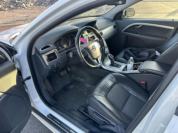 Volvo V70 4 of 5