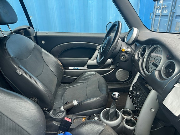 MINI Cooper S 4 of 4