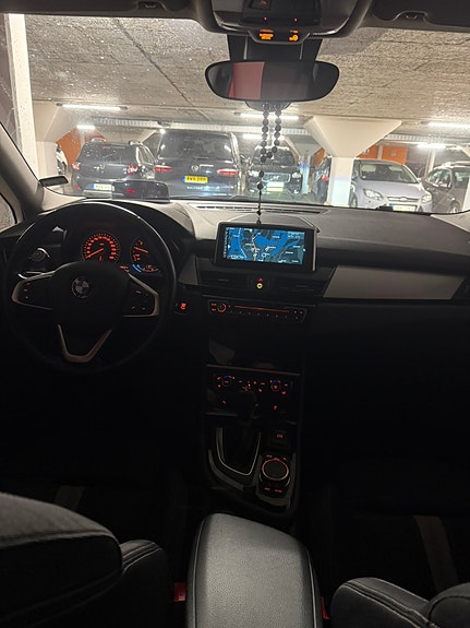 BMW 218i 6 of 7