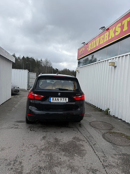 BMW 218i 4 of 7