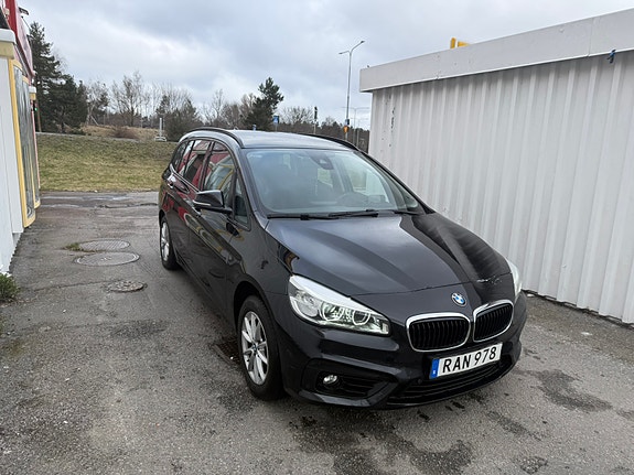 BMW 218i 2 of 7