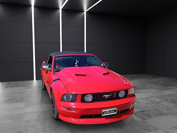 Ford Mustang 2 of 7