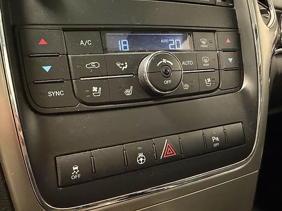 Jeep Grand Cherokee 16 of 30
