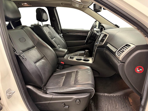 Jeep Grand Cherokee 13 of 30