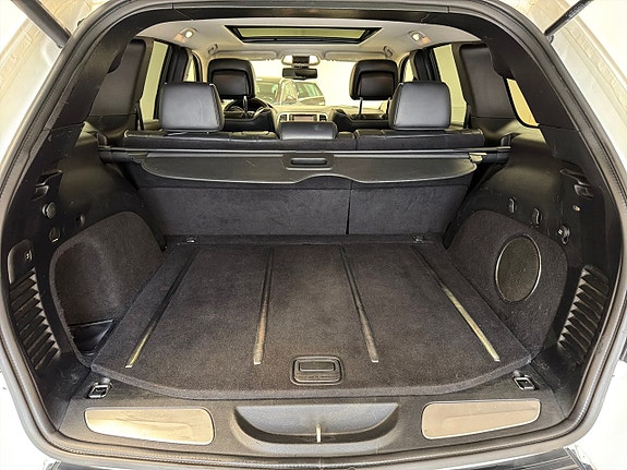Jeep Grand Cherokee 30 of 30