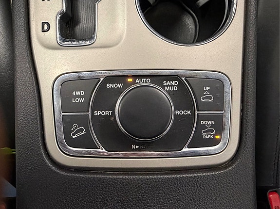 Jeep Grand Cherokee 17 of 30
