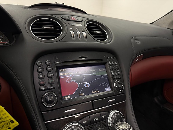 Mercedes-Benz SL63 16 of 23