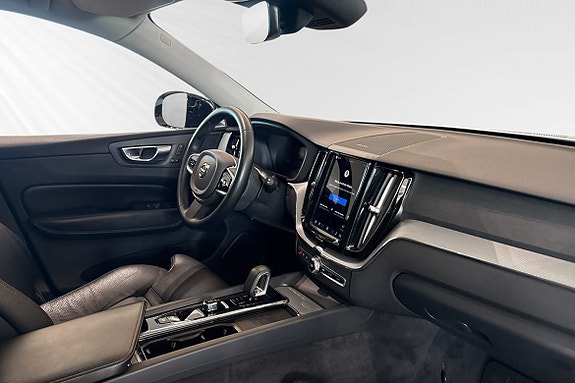 Volvo XC60 10 of 30