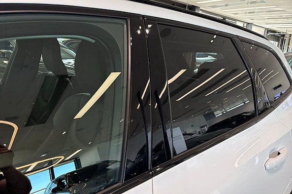 Volvo XC60 15 of 30