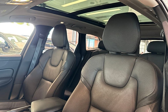 Volvo XC60 18 of 30