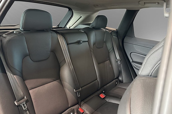 Volvo XC60 11 of 30
