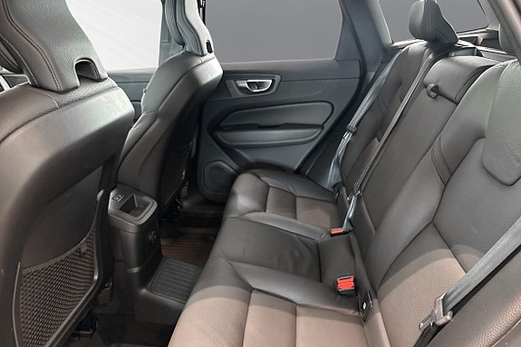 Volvo XC60 8 of 30