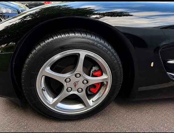 Chevrolet Corvette 3 of 5