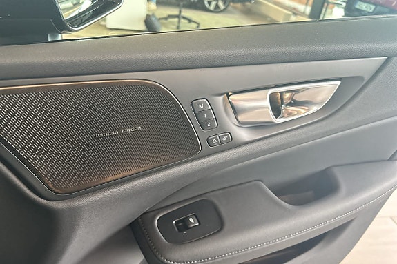 Volvo V60 13 of 30
