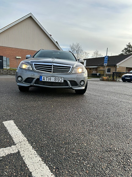 Mercedes-Benz C180 4 of 5