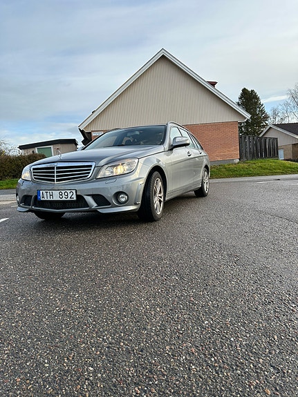 Mercedes-Benz C180 2 of 5