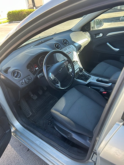 Ford Mondeo 2 of 4
