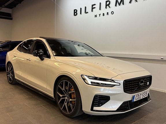 Volvo S60 2 of 5