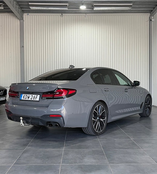 BMW M550i 2 of 5
