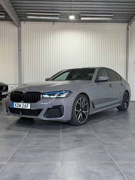 BMW M550i 3 of 5