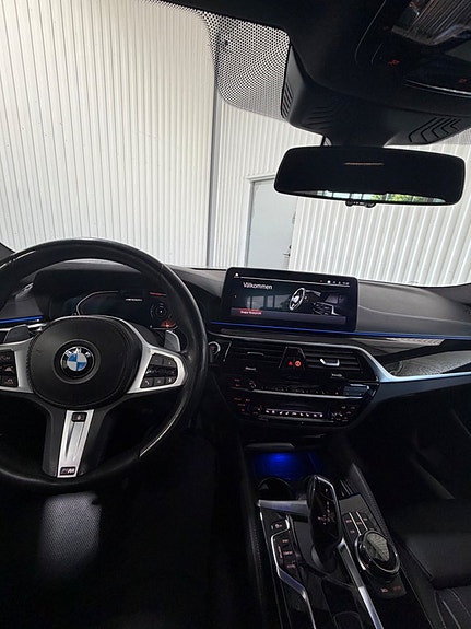 BMW M550i 9 of 23