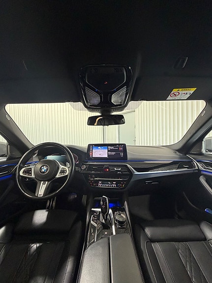 BMW M550i 10 of 23