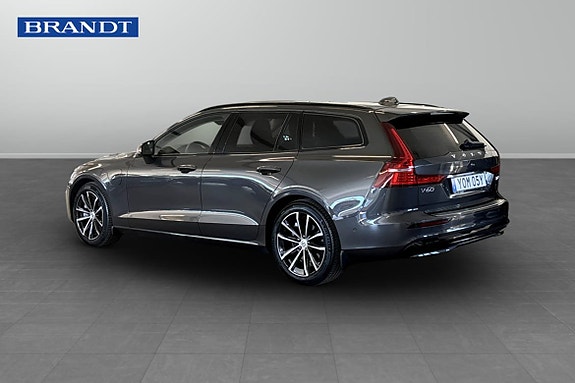 Volvo V60 2 of 5