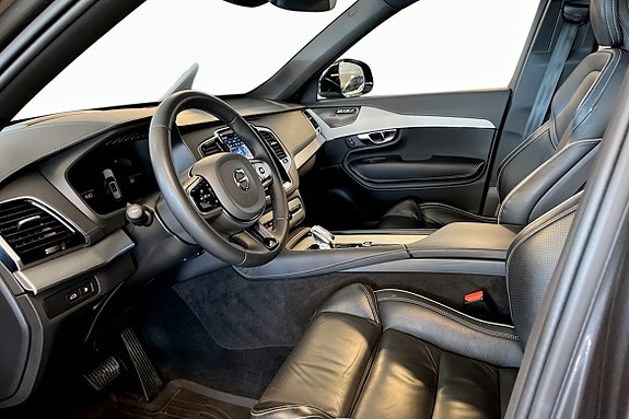 Volvo XC90 5 of 9